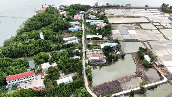 Một góc ấp đảo Thiềng Liềng nhìn từ trên cao. 