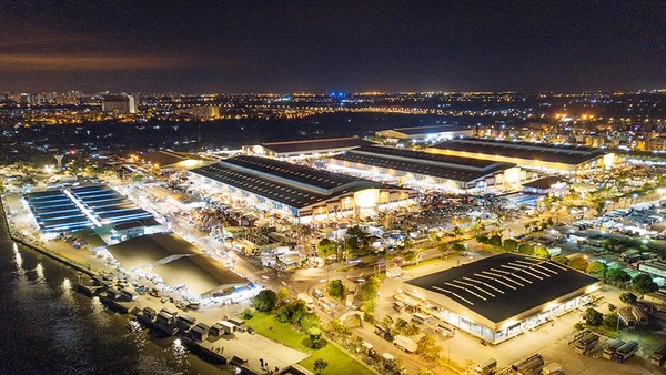 Đêm không ngủ tại chợ đầu mối có quy mô lớn nhất cả nước. (Ảnh: Chợ Bình Điền)