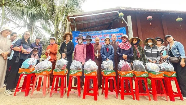 Chùa Văn Thánh, Trung tâm Trọng tài thương mại quốc tế TGAC và các nhà hảo tâm đã trao 900 suất quà (mỗi suất trị giá 500.000 đồng, gồm gạo, mì gói, muối, dầu ăn và một khoản tiền mặt) cho người dân tại khu vực phía đông tỉnh Gia Lai.