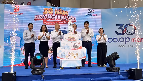 Chương trình ưu đãi “30 năm thương hiệu Việt - Người nội trợ của nhân dân” diễn ra tại hơn 800 điểm bán trên toàn quốc thuộc Saigon Co.op.