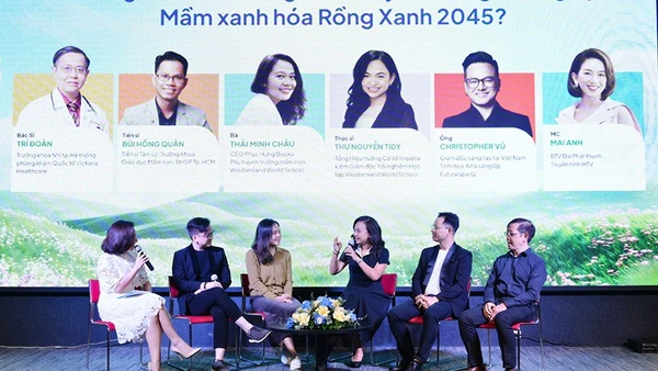 Các chuyên gia, nhà giáo dục và đại diện phụ huynh tham gia phiên thảo luận tại diễn đàn.