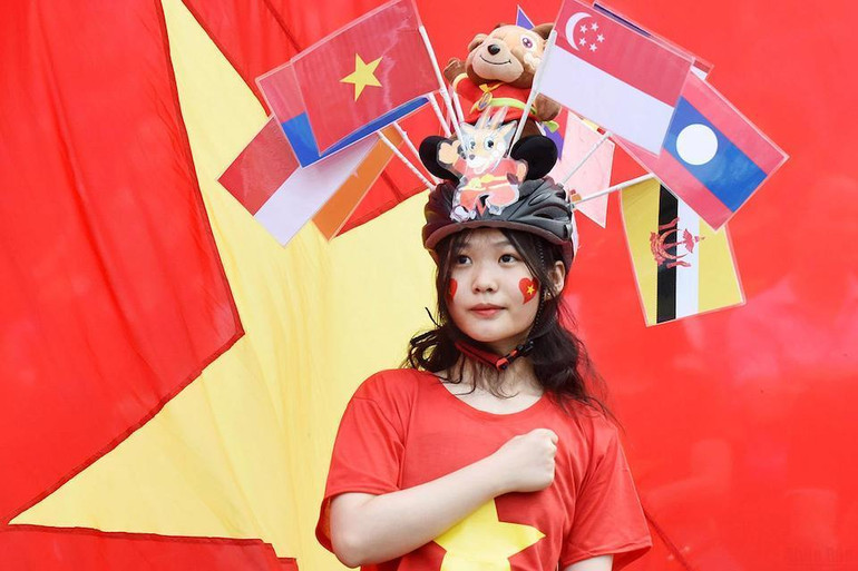 Một ASEAN đoàn kết thể hiện qua phong cách cổ vũ. (Ảnh: Trần Hải-Khiếu Minh)