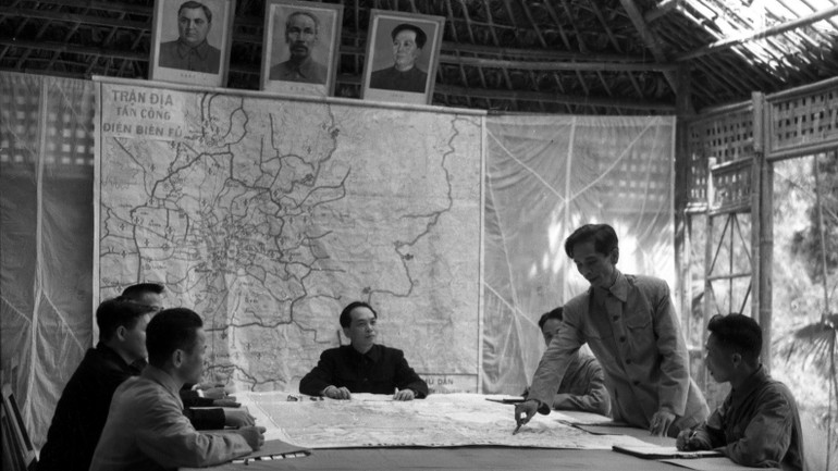 Ngày 10/4/1954, Bộ Chỉ huy Chiến dịch Điện Biên Phủ đã giao nhiệm vụ cụ thể cho mấy đại đoàn? ảnh 1 Ngày 10/4/1954, Bộ Chỉ huy Chiến dịch Điện Biên Phủ đã giao nhiệm vụ cụ thể cho mấy đại đoàn?