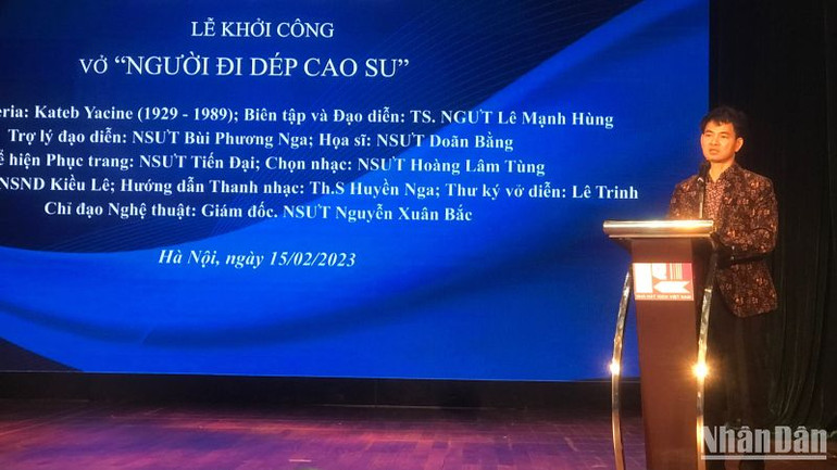 Nghệ sĩ Ưu tú Nguyễn Xuân Bắc phát biểu tại lễ khởi dựng vở diễn.