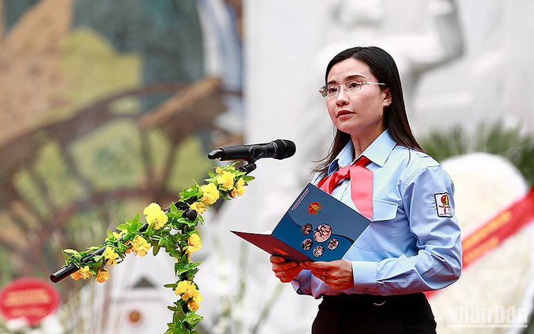 Đồng chí Nguyễn Phạm Duy Trang ôn lại cuộc đời hoạt động cách mạng dũng cảm của Anh hùng liệt sĩ Kim Đồng.