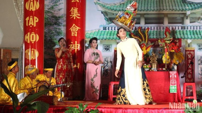 Một tiết mục do các nghệ nhân biểu diễn tại lễ khai mạc.