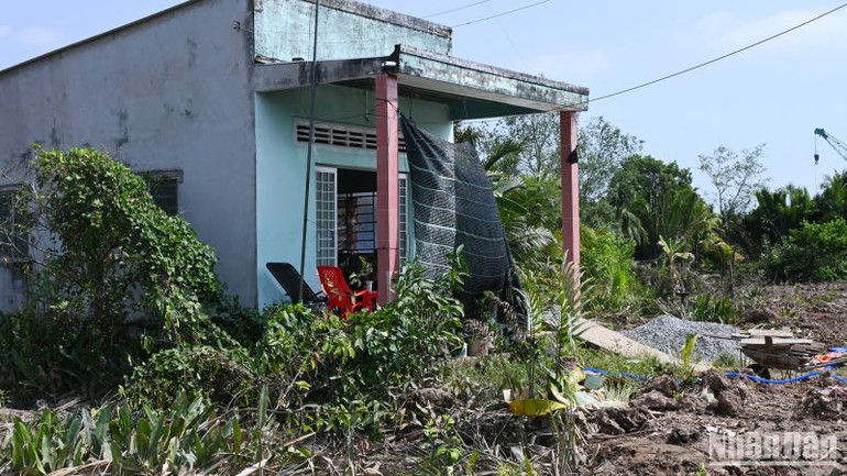 Gói thầu XL-04 phía Tiền Giang chưa bàn giao mặt bằng.