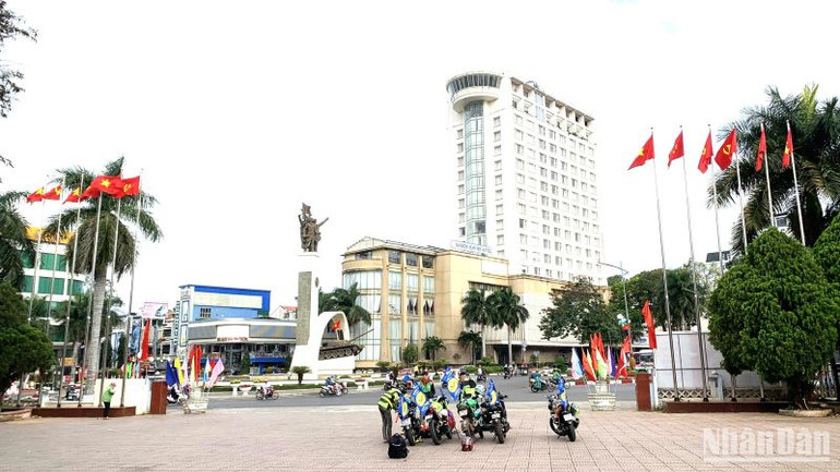 Khu vực Ngã 6 trung tâm thành phố Buôn Ma Thuột, một trong những điểm thu hút đông đảo khách khu lịch khi đến với Đắk Lắk.