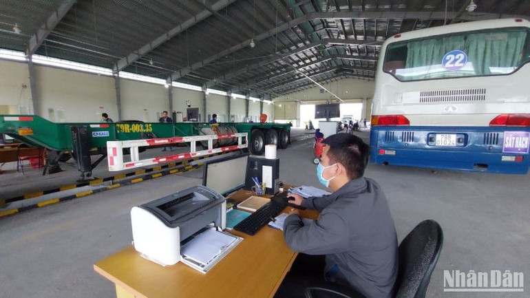 Hoạt động kiểm định tại Trung tâm Đăng kiểm 78.03D, xã An Chấn, huyện Tuy An, tỉnh Phú Yên.