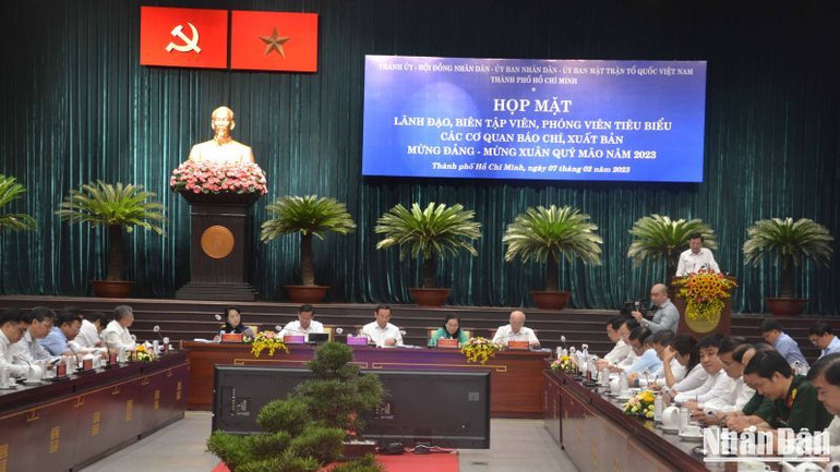 Toàn cảnh buổi họp mặt.