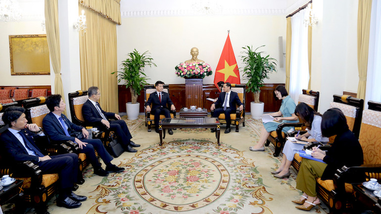 Các đại biểu tham dự buổi tiếp. (Ảnh: Báo Thế giới và Việt Nam)