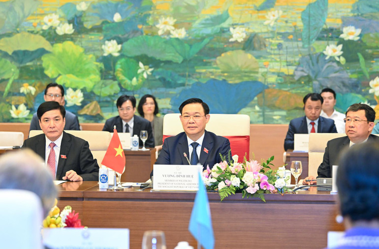 Chủ tịch Quốc hội Vương Đình Huệ phát biểu tại buổi tiếp. (Ảnh: Duy Linh) Chủ tịch Quốc hội Vương Đình Huệ phát biểu tại buổi tiếp. (Ảnh: Duy Linh)