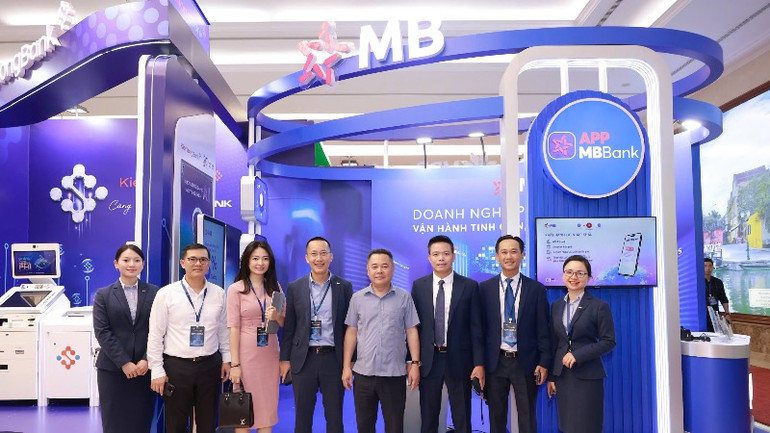 Đại diện MB đồng hành tại sự kiện Ngày chuyển đổi số 2025-Ngân hàng Nhà nước.