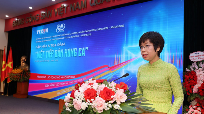 Nhà báo Vũ Việt Trang, Bí thư Đảng ủy, Tổng Giám đốc, Chủ tịch Liên chi hội Nhà báo Thông tấn xã Việt Nam phát biểu. (Ảnh: Quốc Khánh/TTXVN) Nhà báo Vũ Việt Trang, Bí thư Đảng ủy, Tổng Giám đốc, Chủ tịch Liên chi hội Nhà báo Thông tấn xã Việt Nam phát biểu. (Ảnh: Quốc Khánh/TTXVN)