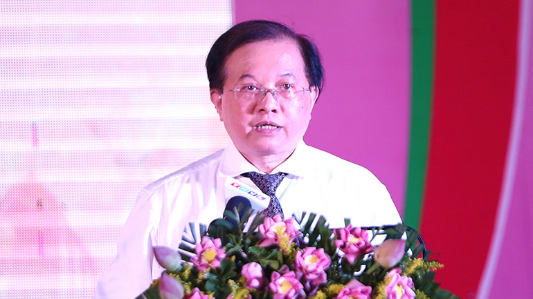 Thứ trưởng Văn hóa, Thể thao và Du lịch Tạ Quang Đông phát biểu khai mạc ngày hội.