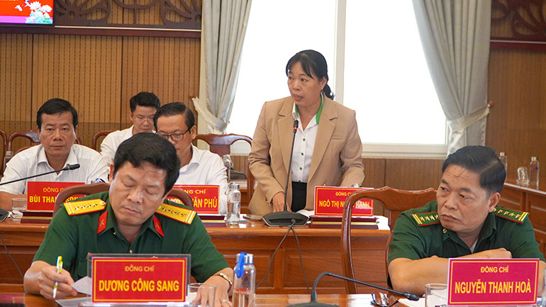 Giám đốc Đài Phát thanh và Truyền hình Đồng Tháp Ngô Thị Ngọc Hạnh phát biểu về phương án sáp nhập cơ quan báo, đài tỉnh. (Ảnh: HỮU NGHĨA)