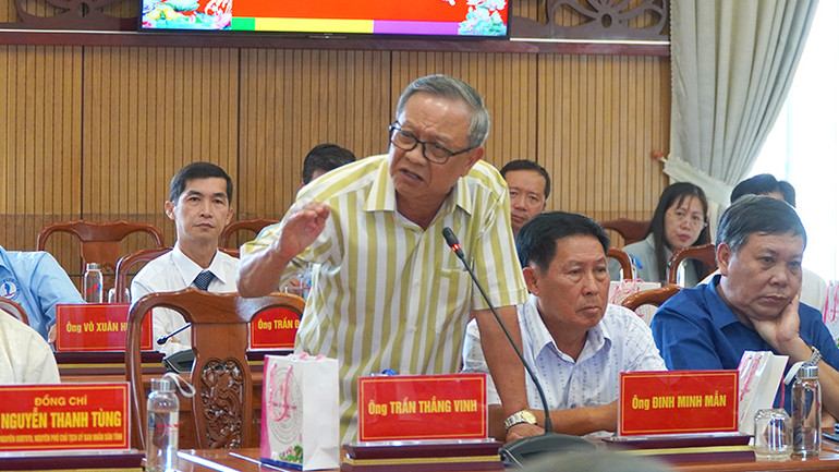 Đại biểu phát biểu tại buổi họp mặt. Ảnh: HỮU NGHĨA Đại biểu phát biểu tại buổi họp mặt. Ảnh: HỮU NGHĨA