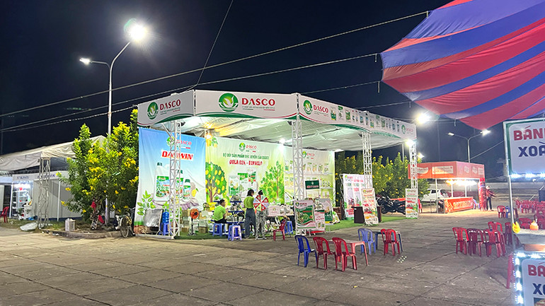 Một khu vực trưng bày, triển lãm tại hội chợ.