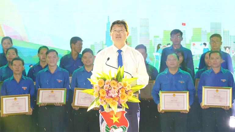 Phó Chủ tịch Ủy ban nhân dân tỉnh Đồng Tháp Huỳnh Minh Tuấn phát biểu tại lễ kỷ niệm.