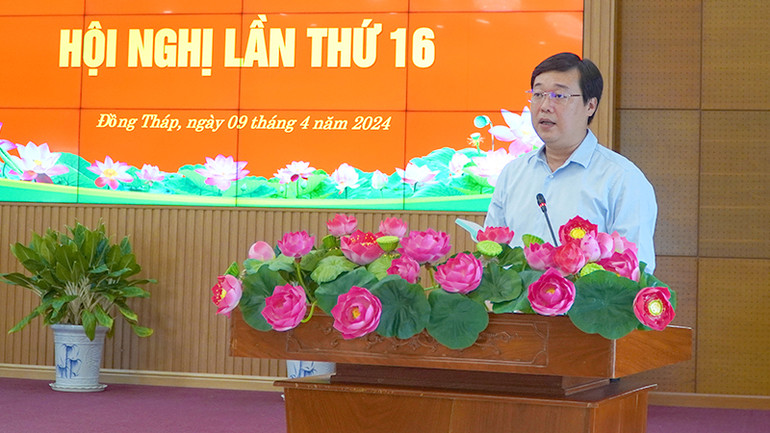 Ủy viên Trung ương Đảng, Bí thư Tỉnh ủy Đồng Tháp Lê Quốc Phong phát biểu chỉ đạo tại hội nghị. (Ảnh: HỮU NGHĨA)