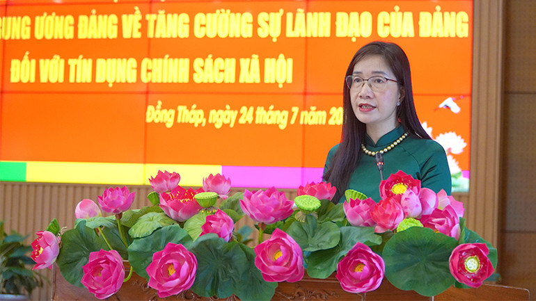 Phó Tổng Giám đốc Ngân hàng Chính sách xã hội Việt Nam Nguyễn Thị Hằng phát biểu tại Hội nghị.