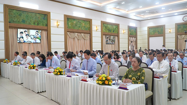 Đại biểu tham dự kỳ họp.