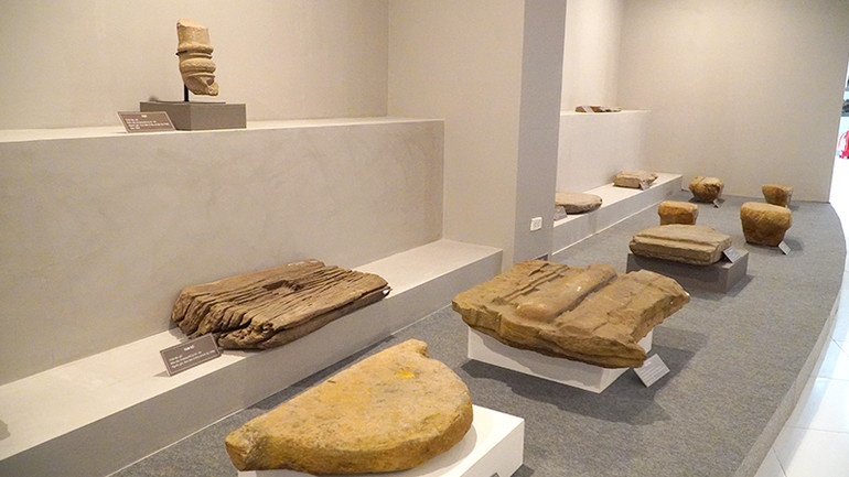 Một số hiện vật tại Không gian trưng bày chuyên đề về Văn hóa Óc Eo. (Ảnh: HỮU NGHĨA) Một số hiện vật tại Không gian trưng bày chuyên đề về Văn hóa Óc Eo. (Ảnh: HỮU NGHĨA)