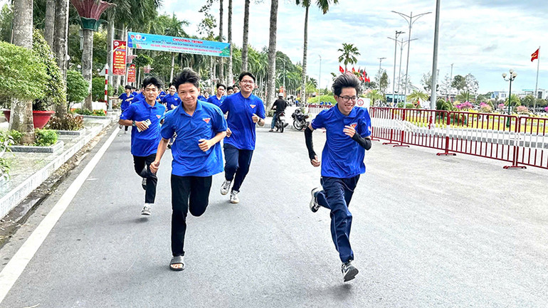 Giải chạy “Những bước chân vì cộng đồng”.