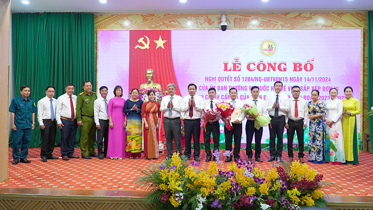 Ra mắt Ban Chấp hành Đảng bộ Phường Mỹ Ngãi. (Ảnh: HỮU NGHĨA)