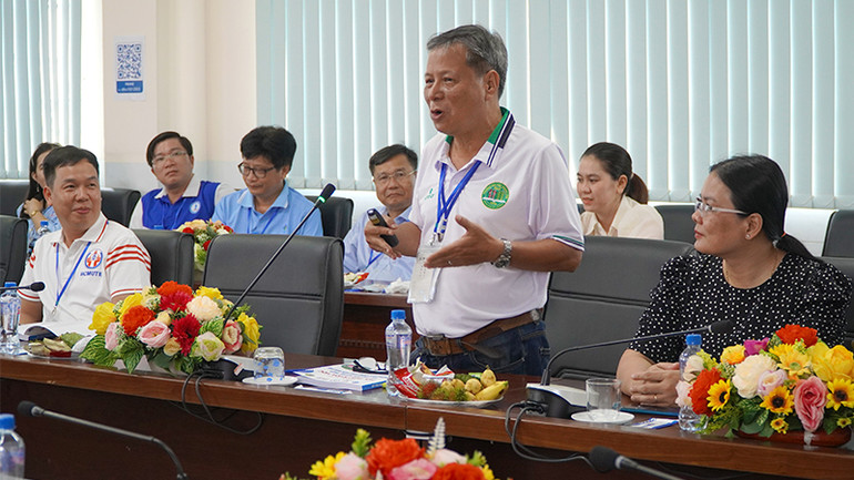 Đại biểu trình bày tham luận tại hội thảo. (Ảnh: HỮU NGHĨA)