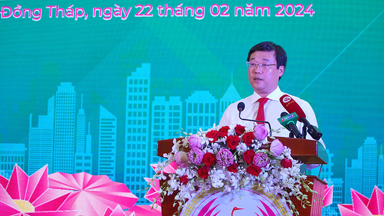 Bí thư Tỉnh ủy Đồng Tháp Lê Quốc Phong phát biểu tiếp thu ý kiến của Phó Thủ tướng Lê Minh Khái. Ảnh: HỮU NGHĨA
