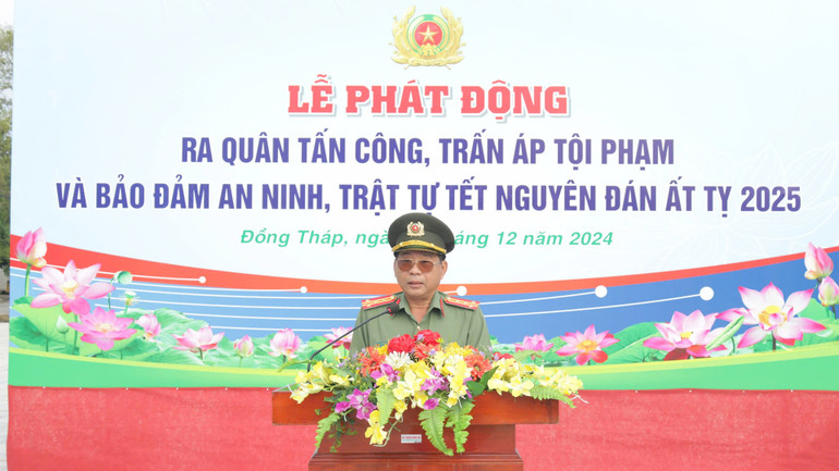 Đại tá Nguyễn Văn Hiểu, Giám đốc Công an tỉnh Đồng Tháp phát biểu tại lễ phát động. (Ảnh: PHƯỚC THANH)