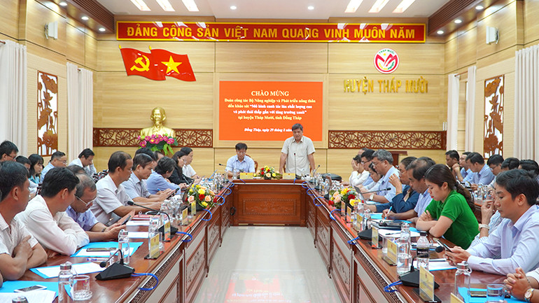 Thứ trưởng Nông nghiệp và Phát triển nông thôn Trần Thanh Nam phát biểu chỉ đạo tại buổi làm việc. (Ảnh: HỮU NGHĨA)