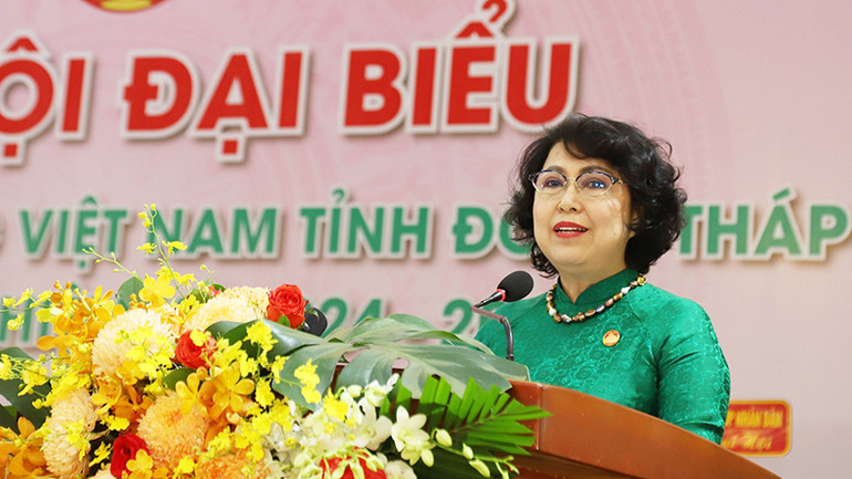 Phó Chủ tịch Ủy ban Trung ương Mặt trận Tổ quốc Việt Nam Tô Thị Bích Châu phát biểu tại đại hội. (Ảnh: HỮU NGHĨA)