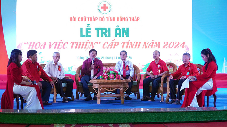 Tọa đàm giữa lãnh đạo Hội Chữ thập đỏ tỉnh Đồng Tháp và các diễn giả đạt danh hiệu “Người tốt, việc thiện” cấp tỉnh năm 2024.