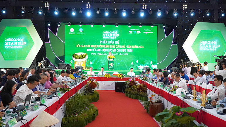 Quang cảnh Phiên toàn thể. (Ảnh: HỮU NGHĨA)