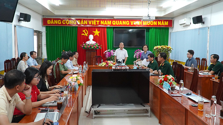 Bác sĩ chuyên khoa 2 Đoàn Tấn Bửu, Giám đốc Sở Y tế tỉnh Đồng Tháp trả lời báo chí tại buổi họp báo. Ảnh: HỮU NGHĨA Bác sĩ chuyên khoa 2 Đoàn Tấn Bửu, Giám đốc Sở Y tế tỉnh Đồng Tháp trả lời báo chí tại buổi họp báo. Ảnh: HỮU NGHĨA