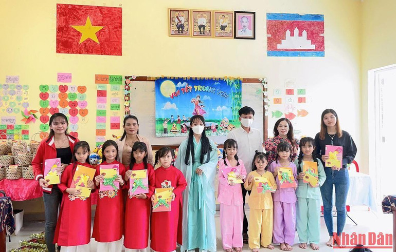 Học sinh gốc Việt tại Siem Reap vui Tết Trung thu. Học sinh gốc Việt tại Siem Reap vui Tết Trung thu.