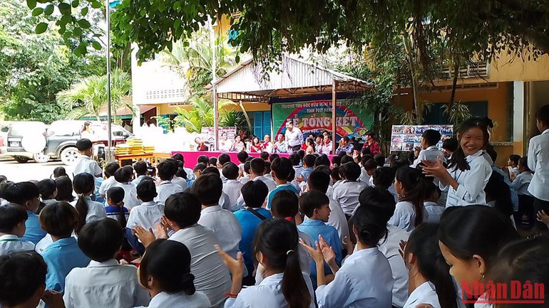 Trẻ em gốc Việt tại Campuchia vui đón Tết Trung thu ảnh 2 Trẻ em gốc Việt tại Campuchia vui đón Tết Trung thu ảnh 2