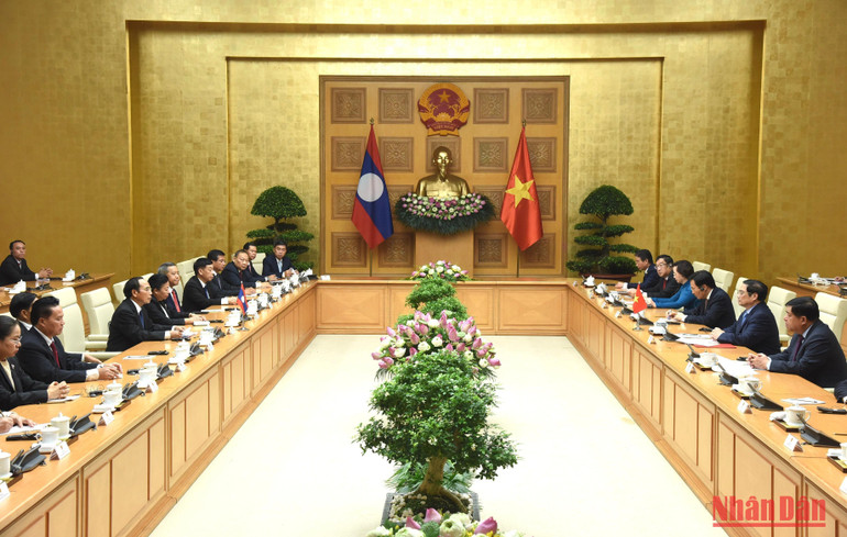 Thủ tướng Phạm Minh Chính tiếp Thường trực Ban Bí thư, Phó Chủ tịch nước Lào Bounthong Chitmany. (Ảnh: Trần Hải)