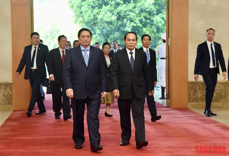 Thủ tướng Phạm Minh Chính tiếp Thường trực Ban Bí thư, Phó Chủ tịch nước Lào Bounthong Chitmany. (Ảnh: Trần Hải)