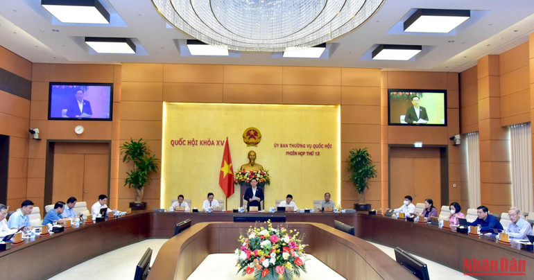Chủ tịch Quốc hội Vương Đình Huệ chủ trì phiên họp thứ 13 mới đây của Ủy ban Thường vụ Quốc hội khoá XV. (Ảnh: Duy Linh)