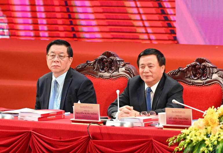 Giám đốc Học viện Chính trị quốc gia Hồ Chí Minh Nguyễn Xuân Thắng điều hành nội dung tham luận tại Hội thảo. Giám đốc Học viện Chính trị quốc gia Hồ Chí Minh Nguyễn Xuân Thắng điều hành nội dung tham luận tại Hội thảo.