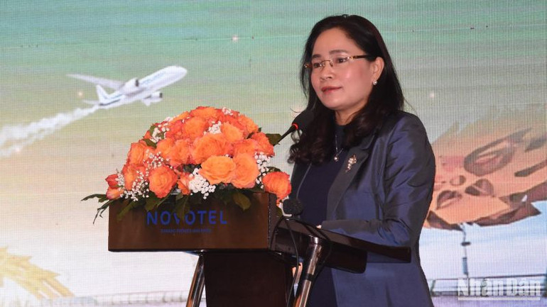 Thứ trưởng Văn hóa, Thể thao và Du lịch Trịnh Thị Thủy phát biểu tại hội thảo.