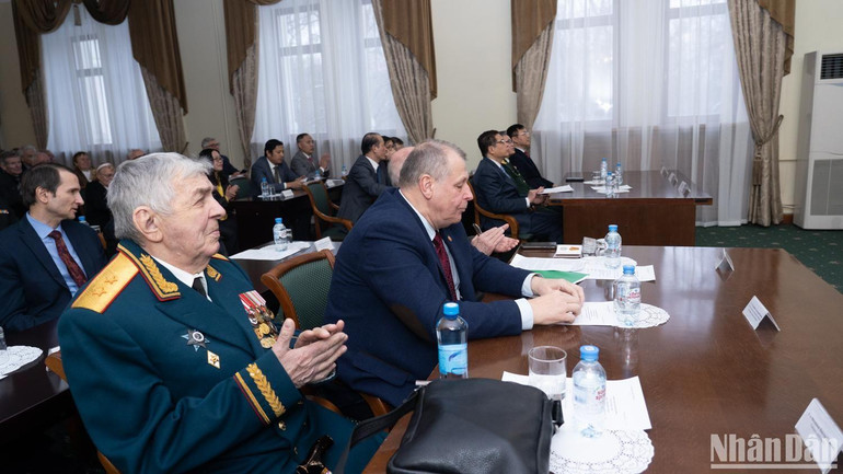 Cựu chiến binh Nga tham gia lễ kỷ niệm. (Ảnh: Thanh Thể)