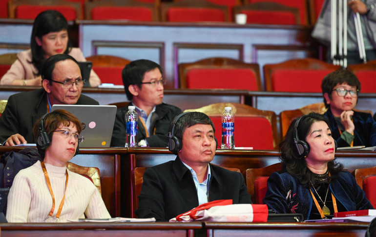 Các đại biểu nghe, theo dõi các tham luận tại Hội thảo. Các đại biểu nghe, theo dõi các tham luận tại Hội thảo.