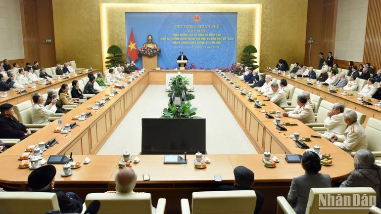 Thủ tướng Phạm Minh Chính gặp mặt nhân chứng lịch sử Công an nhân dân tham gia chống chiến tranh phá hoại thời kỳ kháng chiến chống Mỹ.
