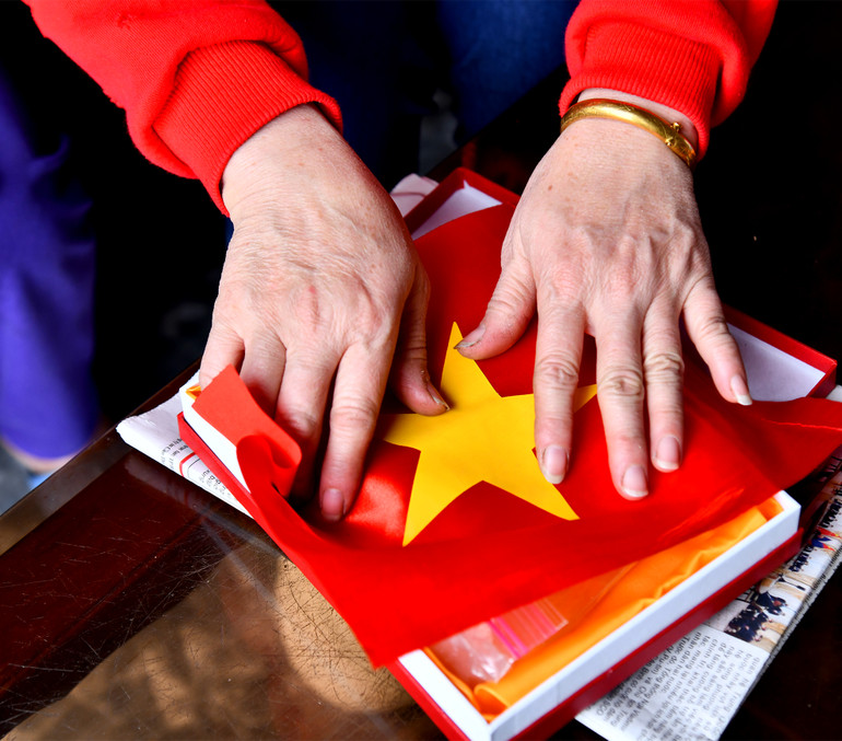 Những kỷ vật vô giá đã được trao cho gia đình nhằm nhắc nhở cho các thế hệ con cháu hôm nay và mai sau về sự hy sinh cao cả của các thế hệ cha anh đi trước, sẵn sàng dâng hiến tuổi thanh xuân để bảo vệ nền độc lập, tự do cho dân tộc, bảo vệ chủ quyền thiêng liêng của Tổ quốc. Những kỷ vật vô giá đã được trao cho gia đình nhằm nhắc nhở cho các thế hệ con cháu hôm nay và mai sau về sự hy sinh cao cả của các thế hệ cha anh đi trước, sẵn sàng dâng hiến tuổi thanh xuân để bảo vệ nền độc lập, tự do cho dân tộc, bảo vệ chủ quyền thiêng liêng của Tổ quốc.