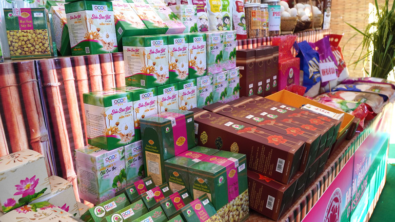 Sản phẩm OCOP huyện Tháp Mười. (Ảnh: HỮU NGHĨA)