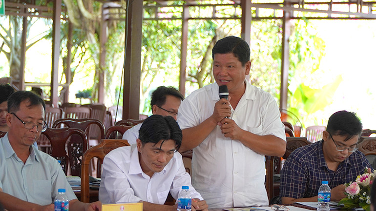 Bà con nông dân phát biểu tại buổi họp báo Festival Hoa-Kiểng Sa Đéc cho biết rất vui mừng khi lần đầu tiên Festival được tổ chức. (Ảnh: HỮU NGHĨA)